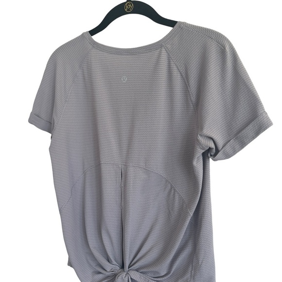 Lululemon Open Up Tie Back Tee, Heathered Lavender Grey/Lavender Grey, Size 4 - Picture 6 of 8